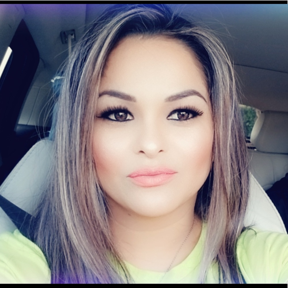 Meet your Posher, Yaneth